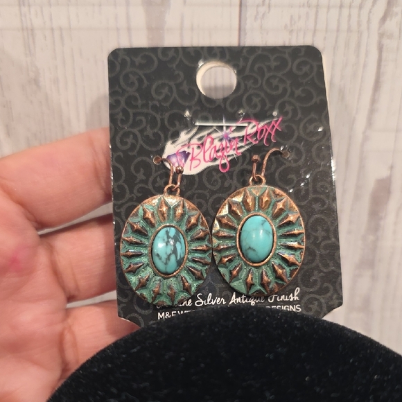 Turquoise and Silver Pendant Necklace - Picture 3 of 8